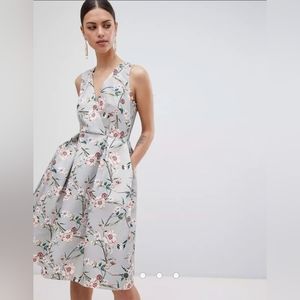 Closet London Beige Floral Printed Dress With Pockets